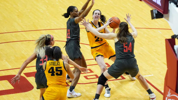 Caitlin Clark drives through the lane against Indiana